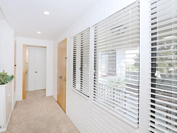 4th image of 1026 Crestview Dr