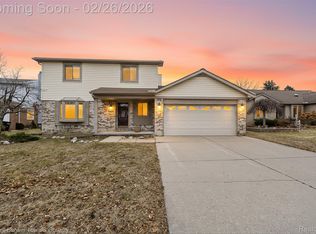 8895 Knolson Ave, Livonia, MI 48150