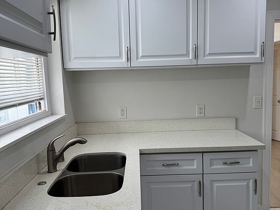 5th image of 750 N Saint Andrews Pl #2