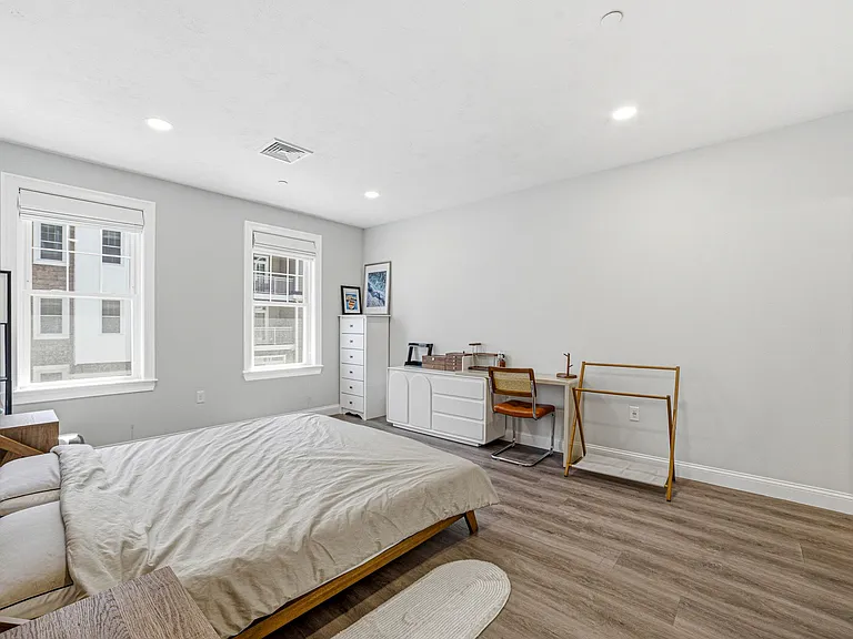 320 Middlesex Ave #D208 — Photo 21