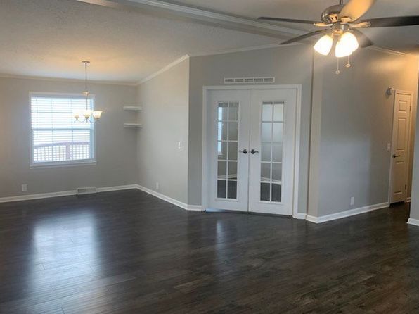 3253 Lancaster Ln, Northville, MI 48167