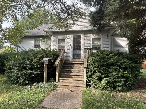 808 N 3rd St, Kentland, IN 47951