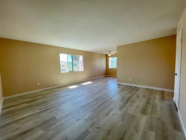 903 S Sunshine Ave S #B — Photo 2