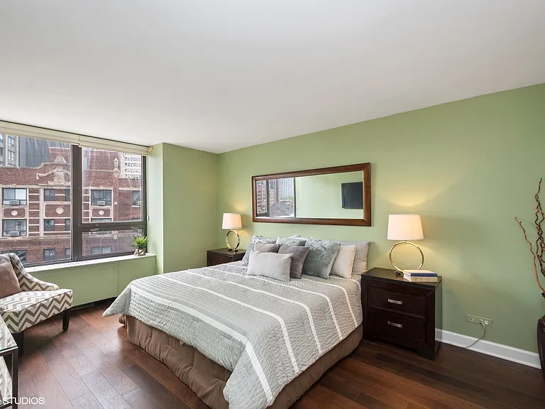 3930 N Pine Grove Ave #815 — Photo 7