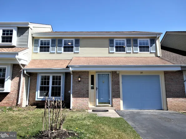 39 Green Woods Dr, Horsham, PA 19044