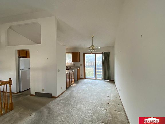 4th image of 15211 Rock Creek Dr