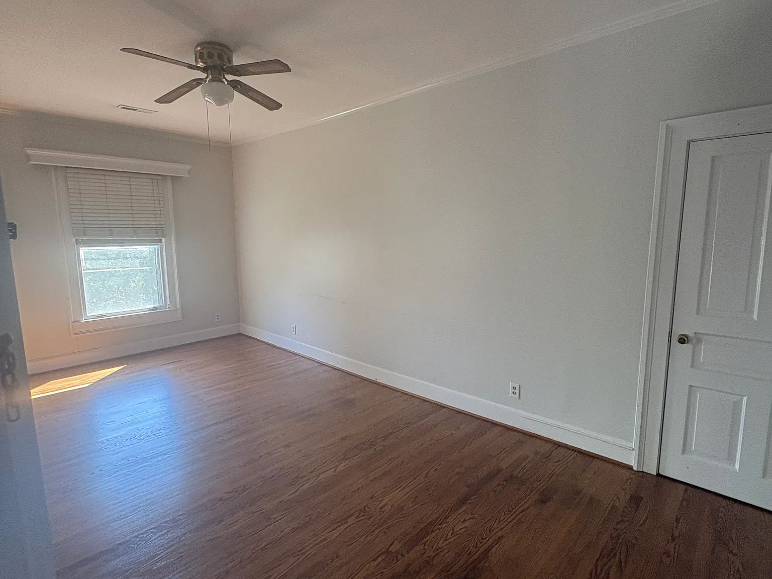 1 bed, 1200 sqft, $1,400 — Photo 2