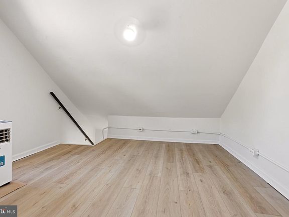 2nd image of 216 Barclay St