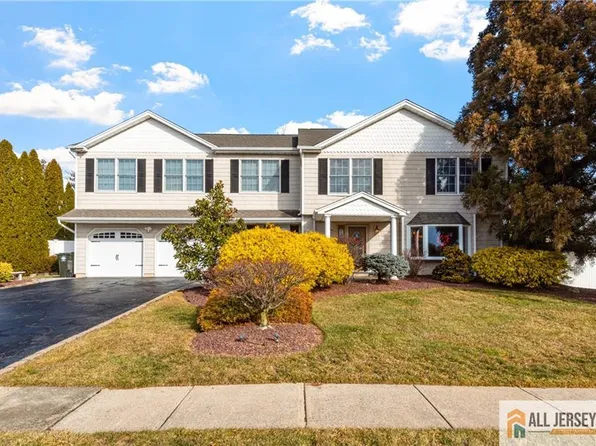 6 Surrey Dr, Old Bridge, NJ 08857