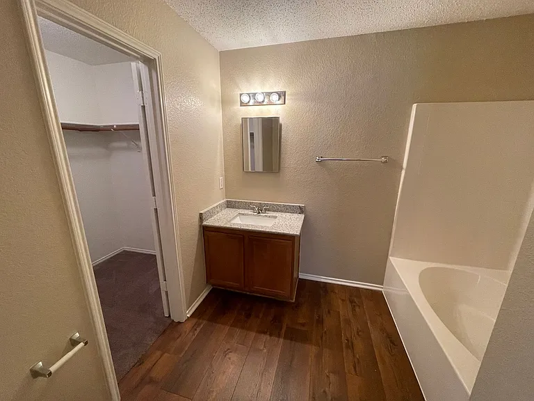 1420 Bumble Bee Dr — Photo 7