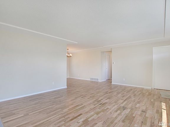 5th image of 4421 S 72nd St