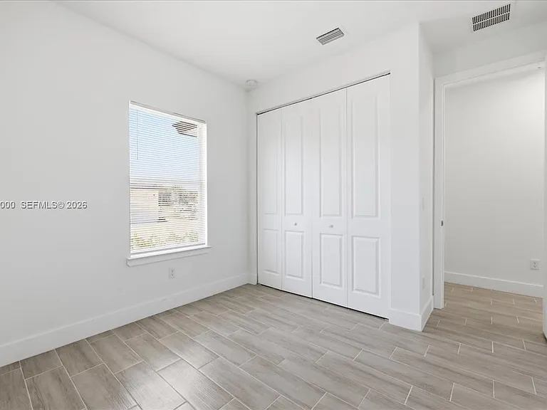 195 Port Charlotte #C — Photo 16