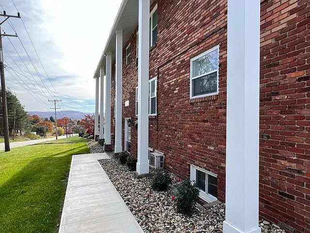 140 Garfield Rd #3 — Photo 3
