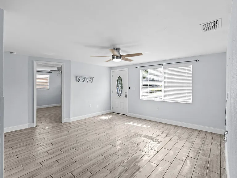 13916 Sommers Ave — Photo 9