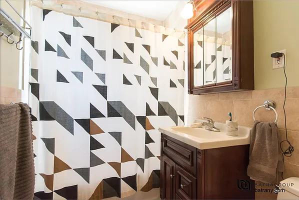 Sold by Batra Group Inc | media 17