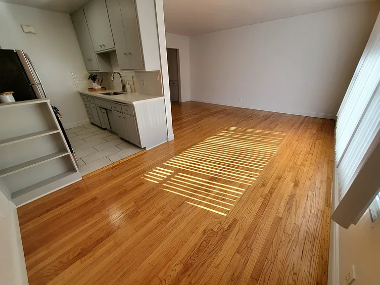 330 Orizaba Ave #3 — Photo 2