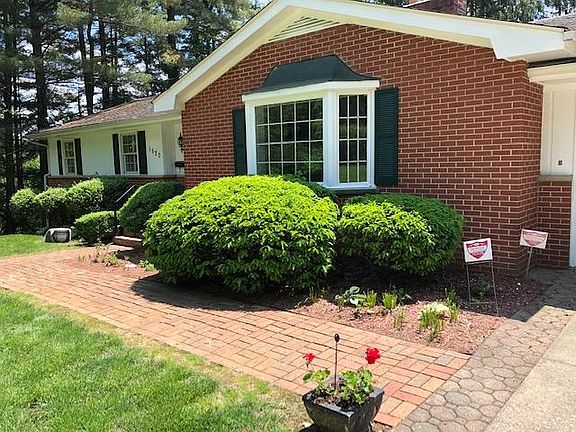 2nd image of 1520 Hawthorne Dr