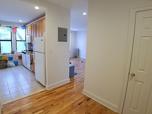 1st image of 635 E 21st St APT 32