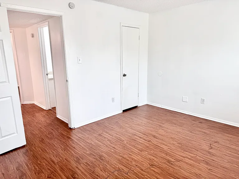 441 SW Thomas St #D — Photo 23