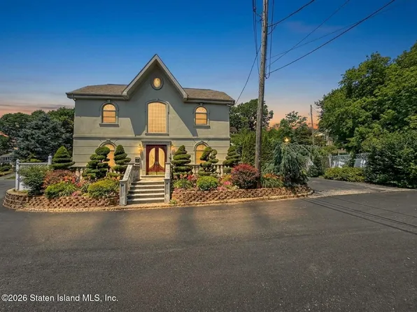 39 Hasbrouck Rd, Staten Island, NY 10304
