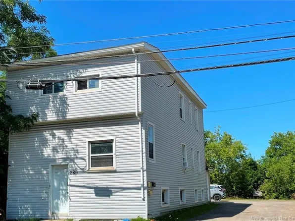 220-1/2 Botsford St #218, Moncton, NB E1C 4X1