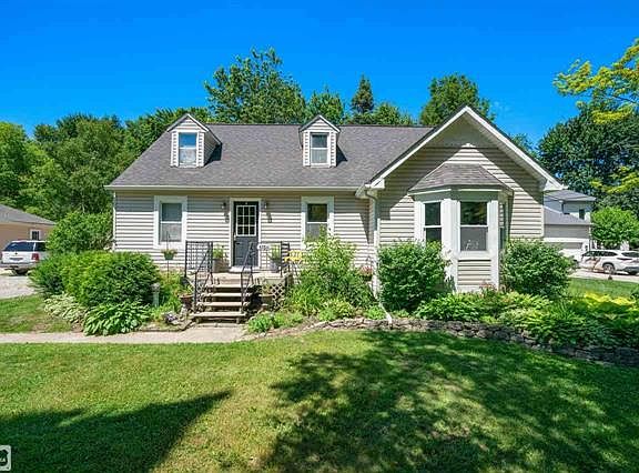 2nd image of 37861 Hazel St