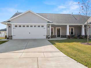 425 Maple Leaf Ct, Manitowoc, WI 54220