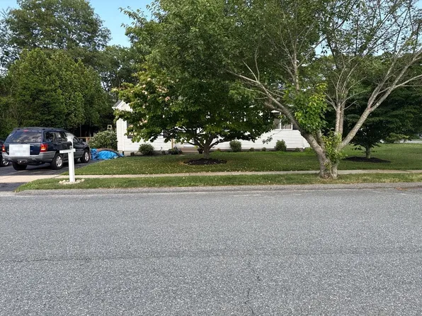 86 Peaked Rock Rd, South Kingstown, RI 02879