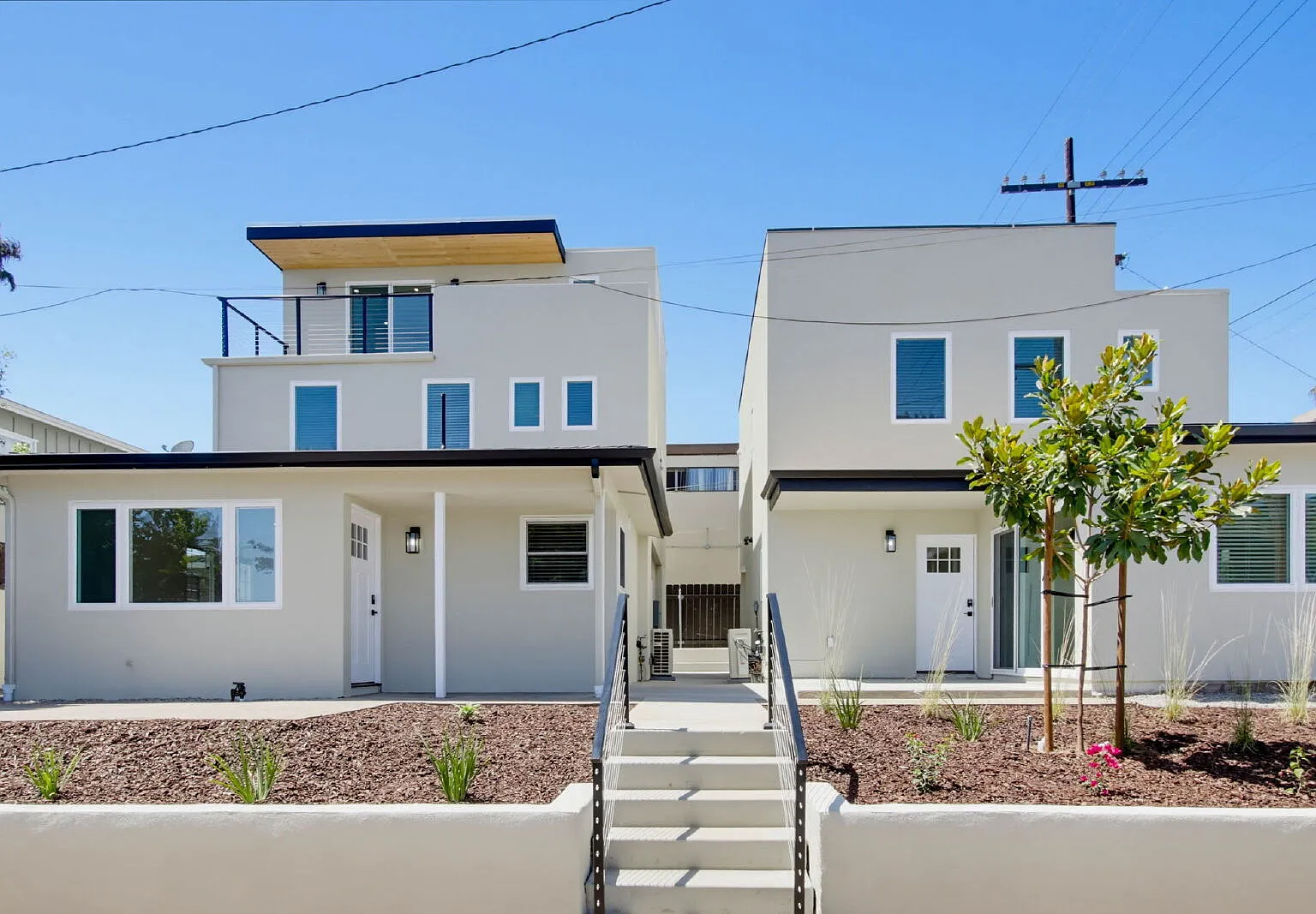 3 bed, 2.5 bath, 1199 sqft, $5,300 — Photo 1