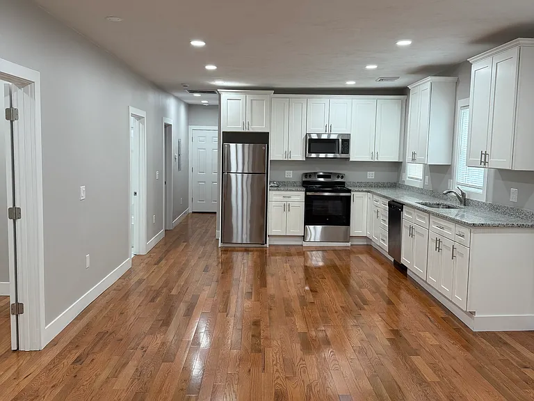 66 Waverly St #3 — Photo 2