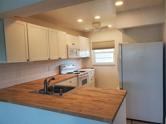 3rd image of 9460 Poinciana Pl APT 306