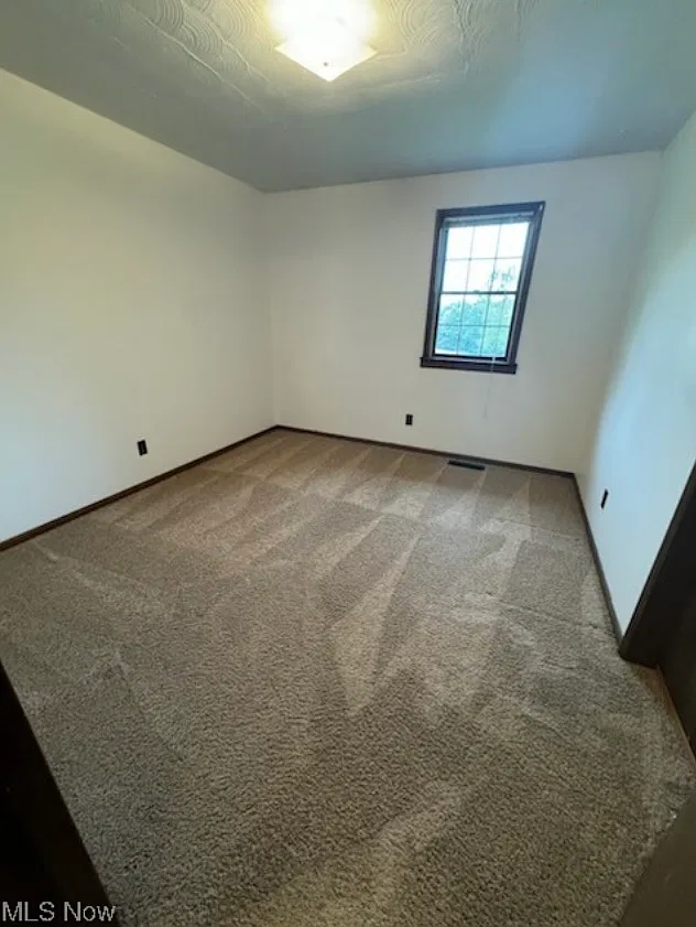 3 bed, 2.5 bath, 1800 sqft, $1,800 — Photo 4
