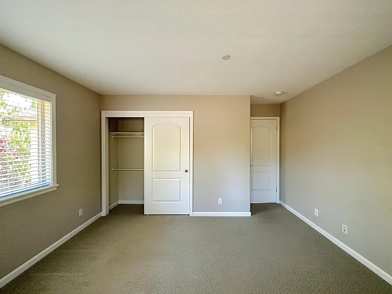 428 8th Ave — Photo 36