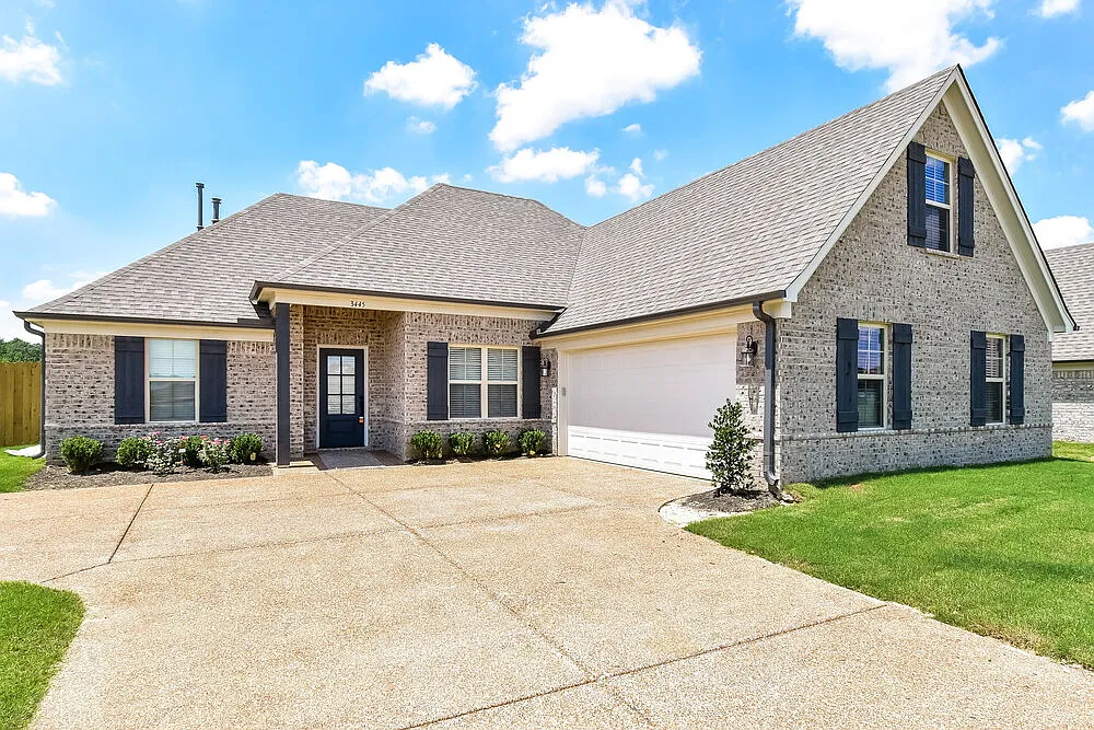 4 bed, 2.0 bath, 1979 sqft, $3,530 — Photo 1