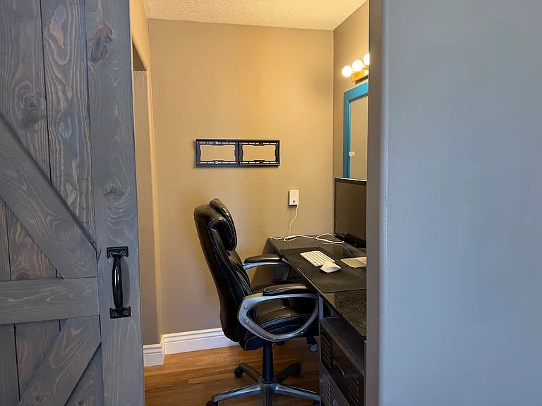 215 W Mill Rd — Photo 13