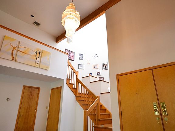 Dramatic 2 story Foyer