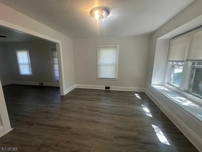 273 W Mount Pleasant Ave — Photo 5