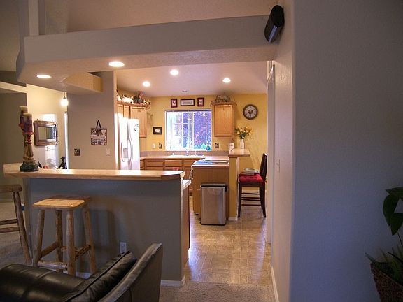 3rd image of 404 S Blue Heron Way