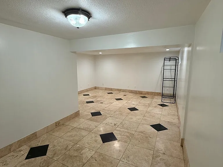 807 Londonderry Dr — Photo 23