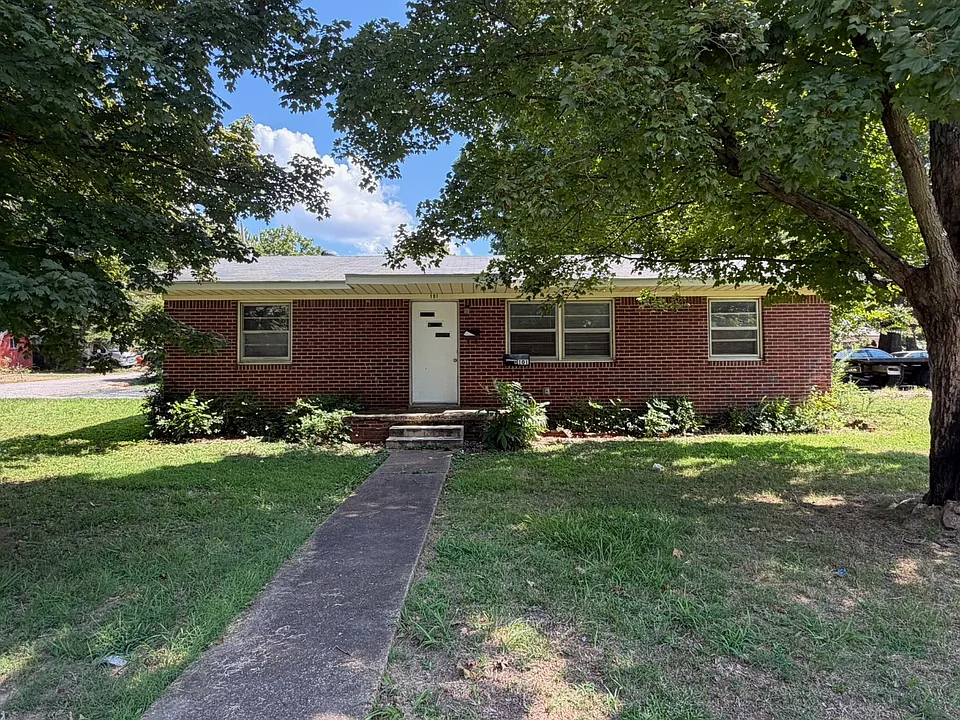 101 Oakwood St