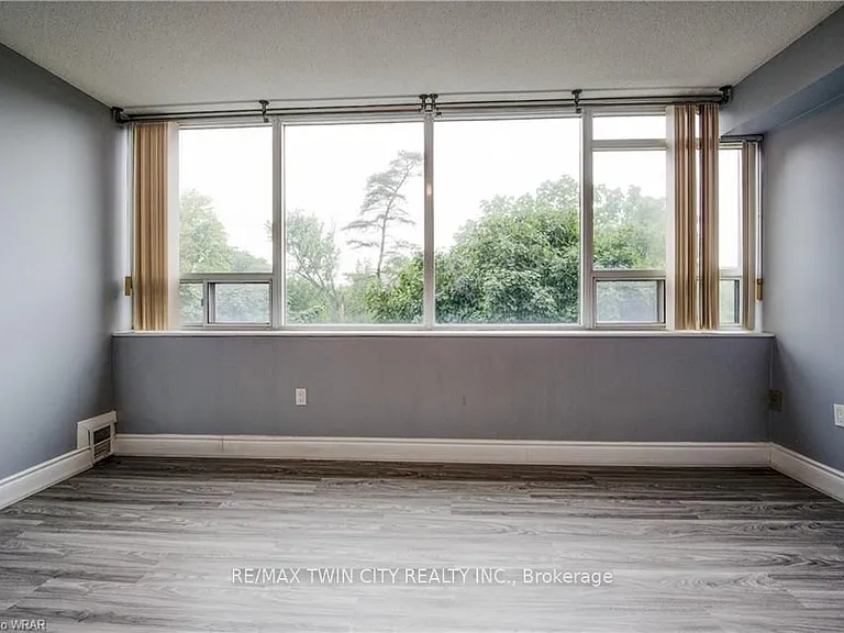 3227 King St E #503 — Photo 23