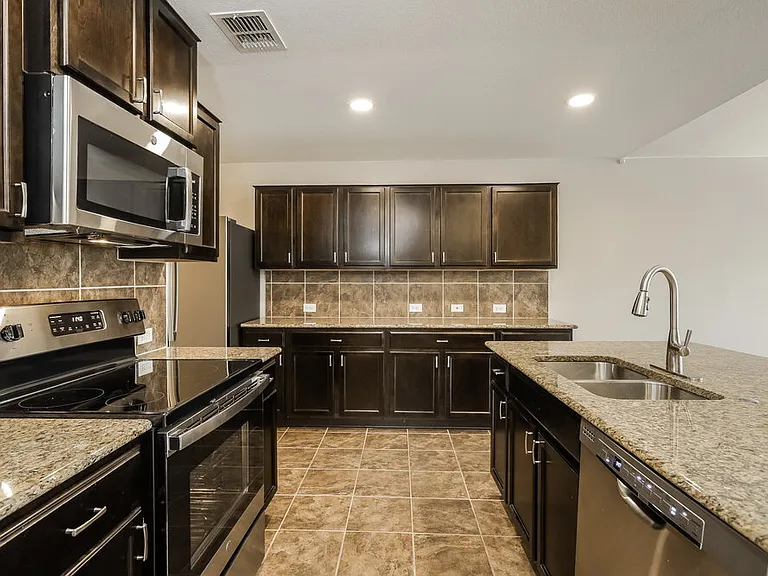 8903 Bowen Br — Photo 7