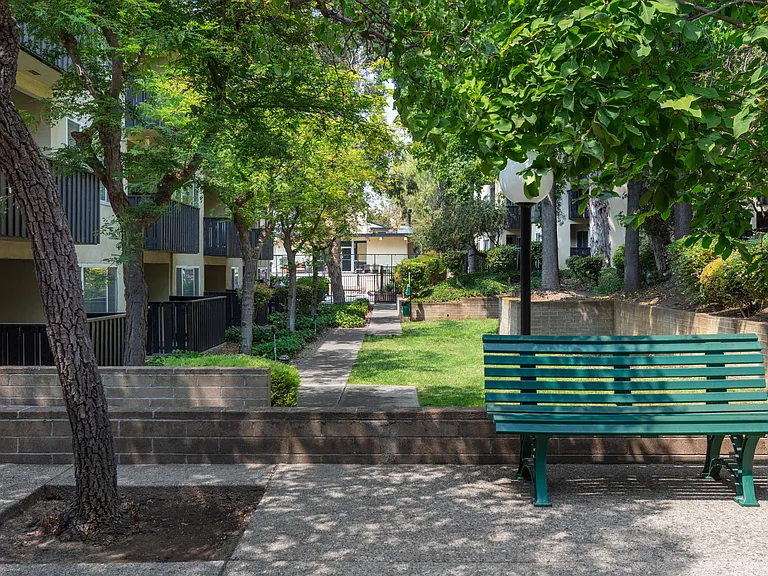 Mission Heights Apartments — Photo 7
