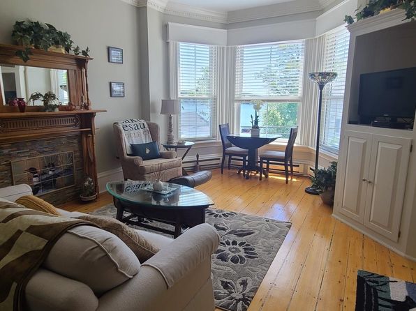 25 N Main St, Wolfeboro, NH 03894