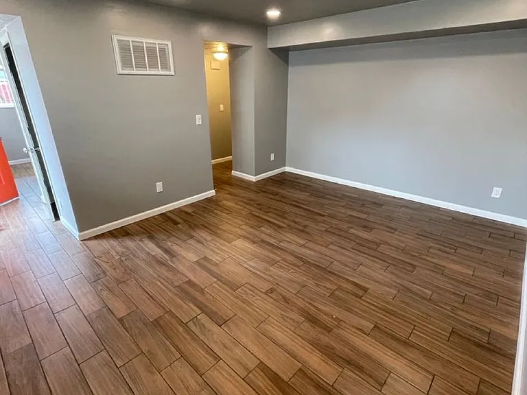 301 W Center St — Photo 8