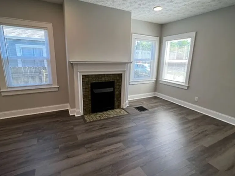 806 E Mithoff St — Photo 2