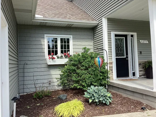 1277 Harding Rd, Essexville, MI 48732