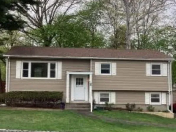 37 Oxford Drive, Valley Cottage, NY 10989