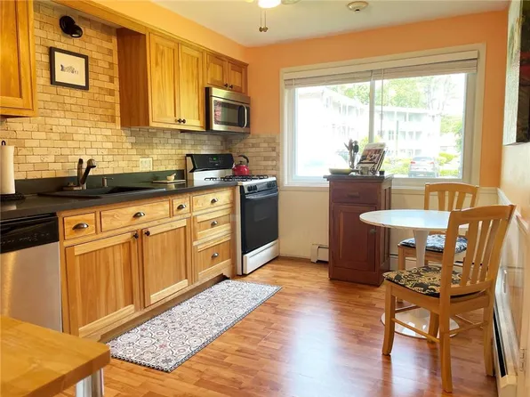 494 Putnam Pike APT B5, Smithfield, RI 02828