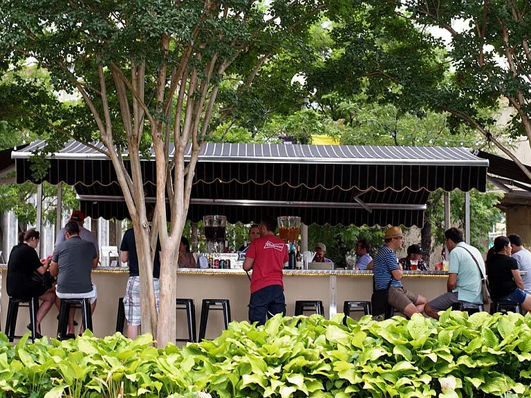 Enjoy the many events and activities hosted by the Rosslyn community throughout the year.